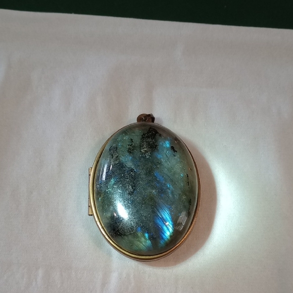 Labradorite Locket - Picture 3 of 4